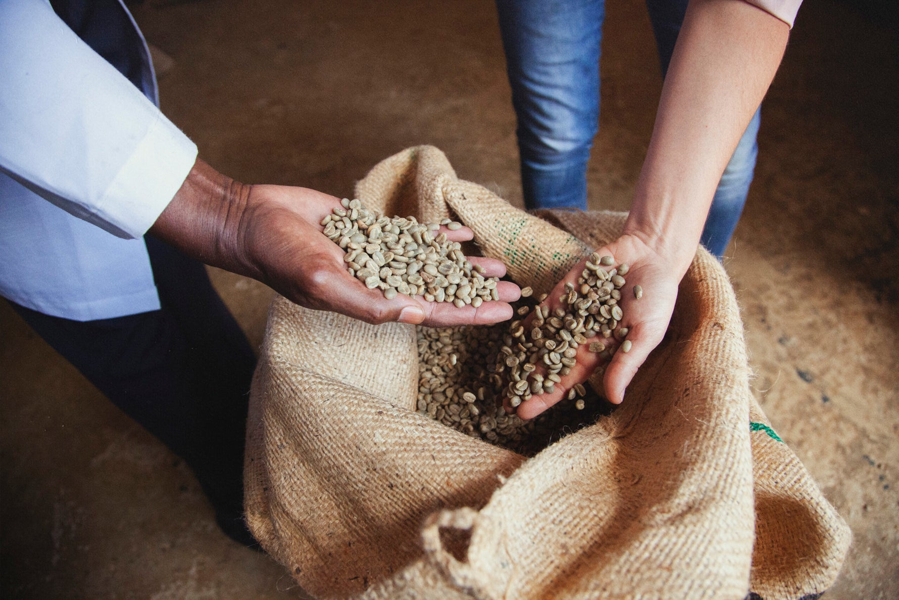 Cómo tu empresa puede reducir la huella ambiental consumiendo café en grano