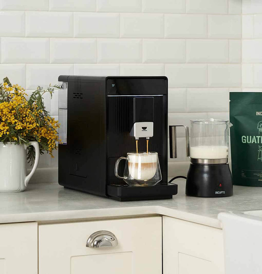 Cafetera INCAPTO Aura en la cocina