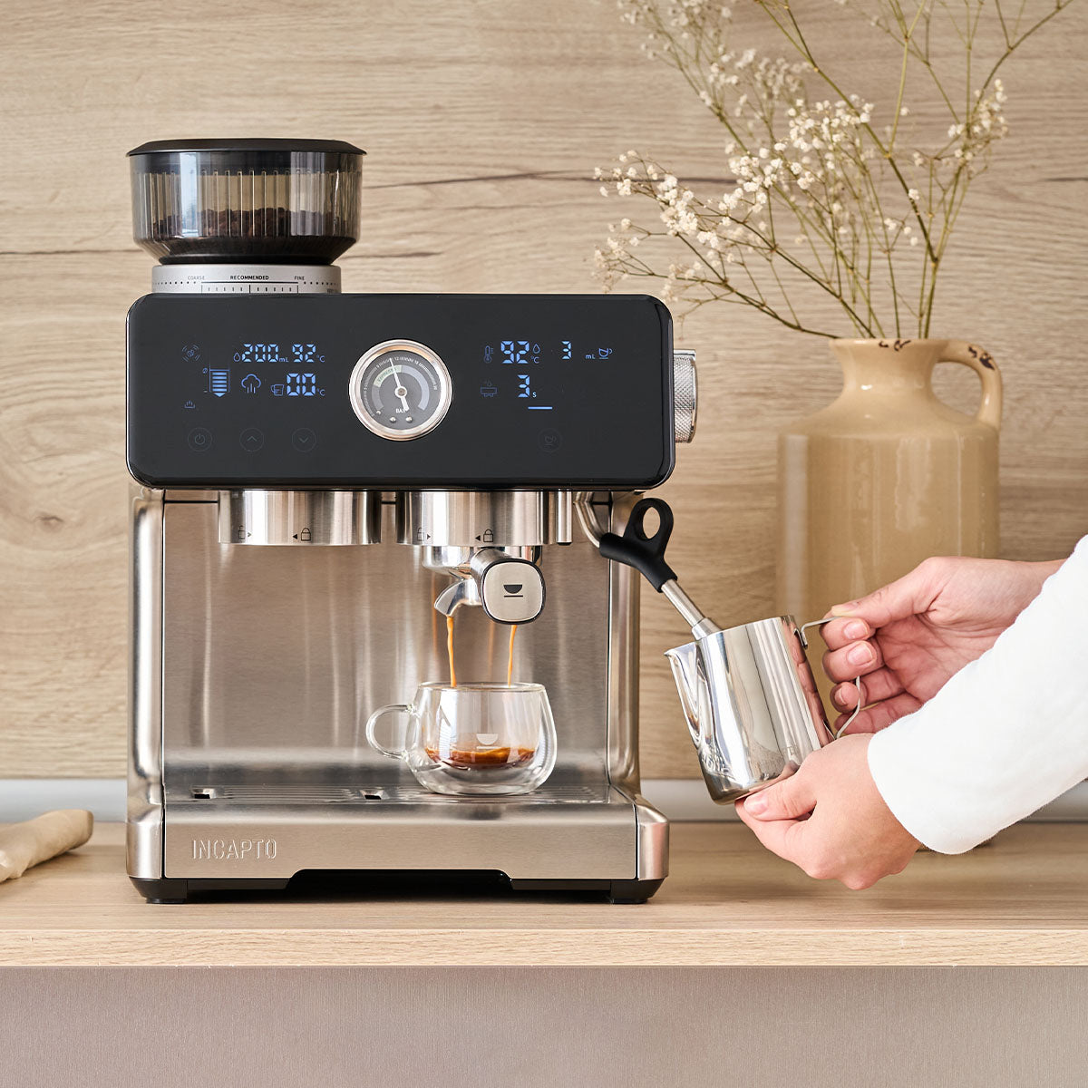 Cafetera INCAPTO Sabi en extracción de espresso