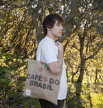 Persona che usa la borsa
