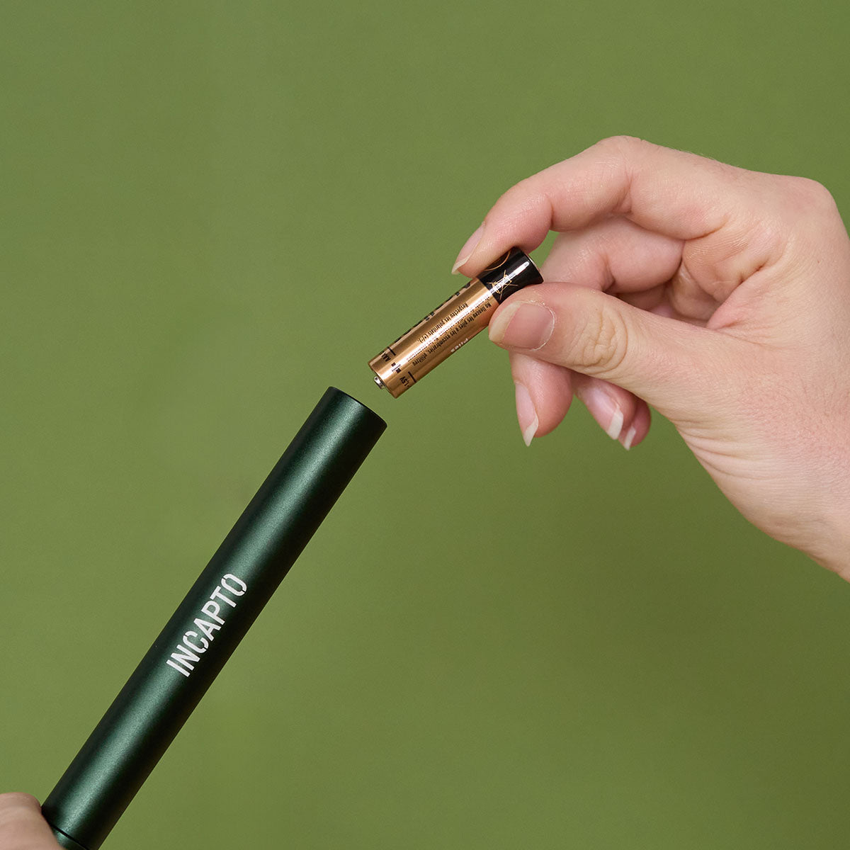 Inserimento delle batterie Incapto Attacca