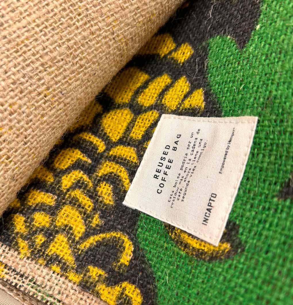 13" laptop sleeve recycled from coffee sack fabric - Incapto