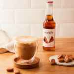 Cappuccino com xarope de caramelo Monin