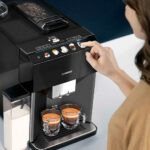 Schermo touch screen con selezione di bevande della macchina da caffè Siemens EQ500