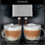 Cafetera Siemens EQ700 con doble salida de café y depósito de leche